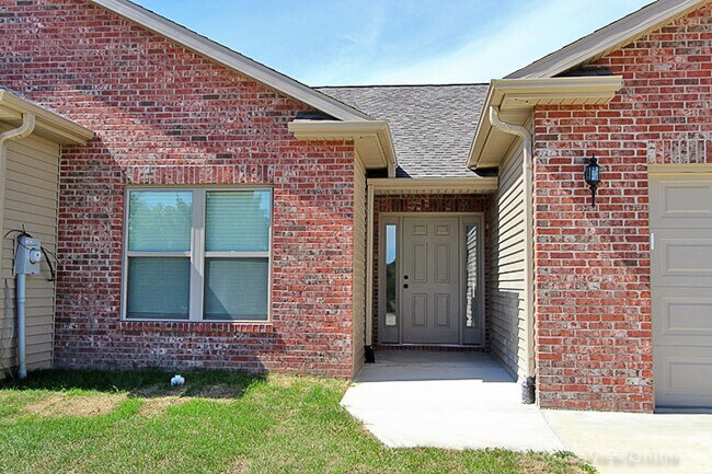 Building Photo - Broadridge 863/865