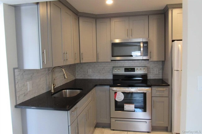 Building Photo - 1425 NY-82