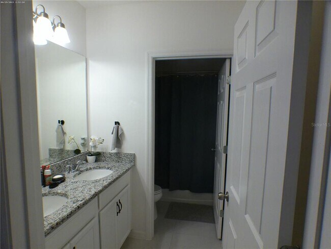 Building Photo - 928 Avenal Ln
