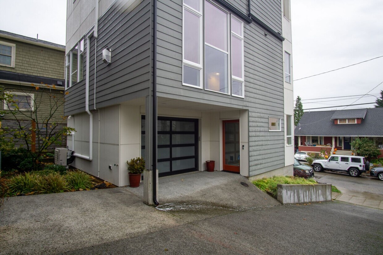Foto principal - 3Bd/3.25Ba Seattle Home