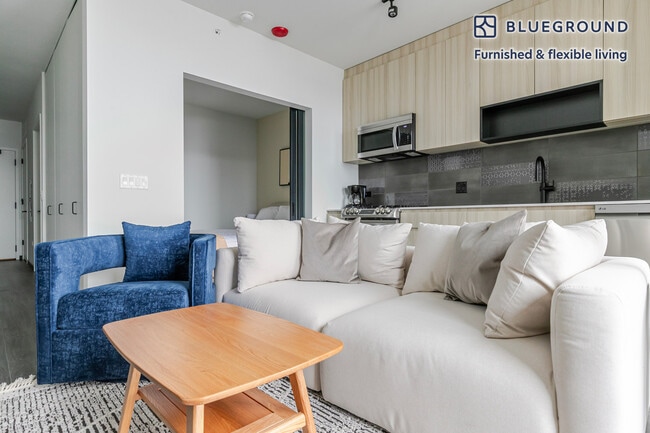 Building Photo - 1400 W Randolph St