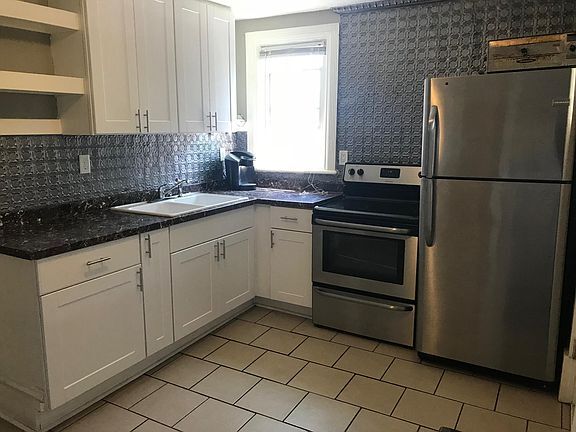 Kitchen - 690 Lowry Ave NE