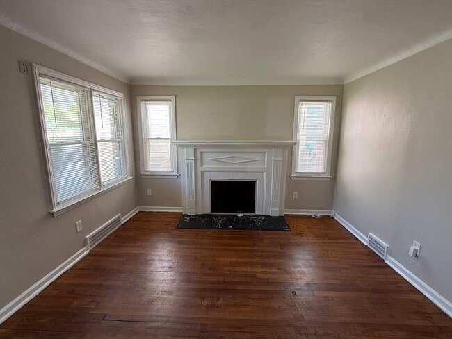 Building Photo - Renovated Single-Family Home – We Welcome ...