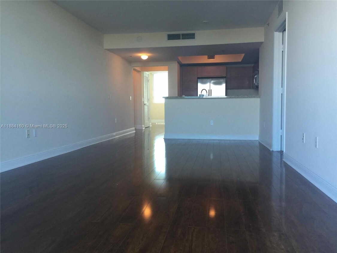 Foto principal - 2641 N Flamingo Rd