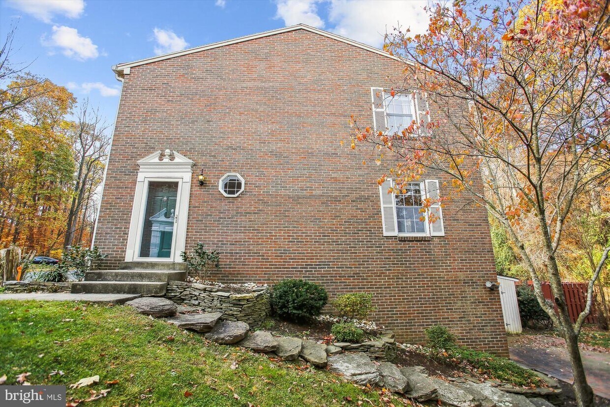 8952 Astongale Ct, Springfield, VA 22152 Townhome Rentals in