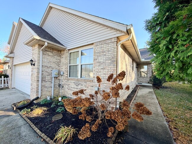 Foto del edificio - 404 E Windwood Ln