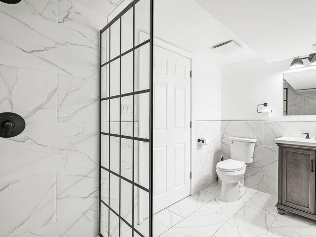 Building Photo - 3824 Sunset Ave