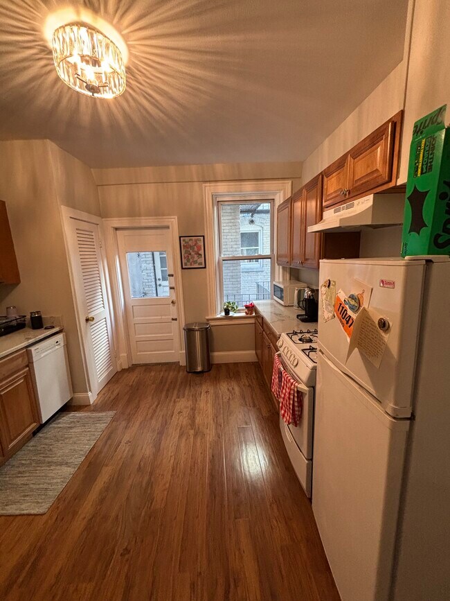 Building Photo - 220 Hanover St