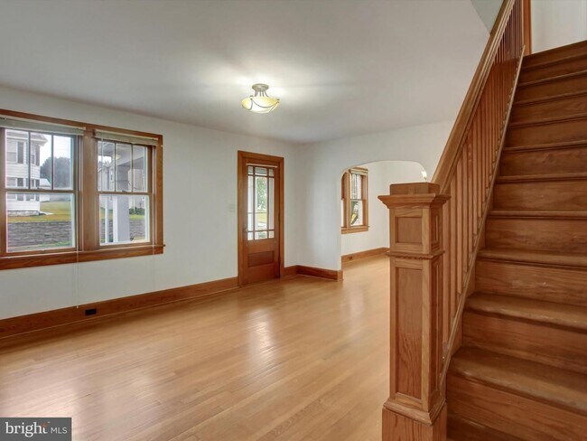 Foto del edificio - 557 N Franklin St