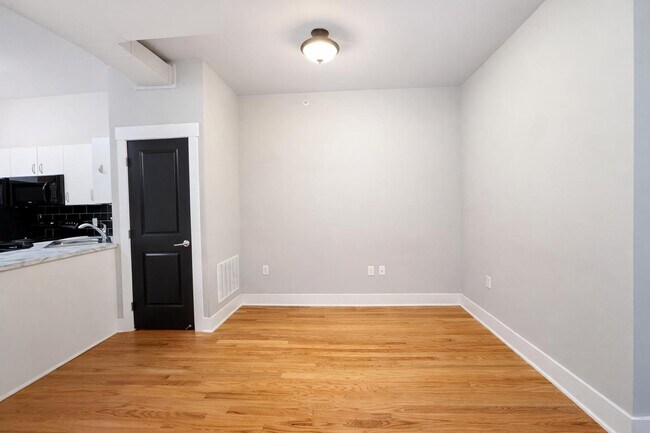 Building Photo - 1011 S 30th Avenue