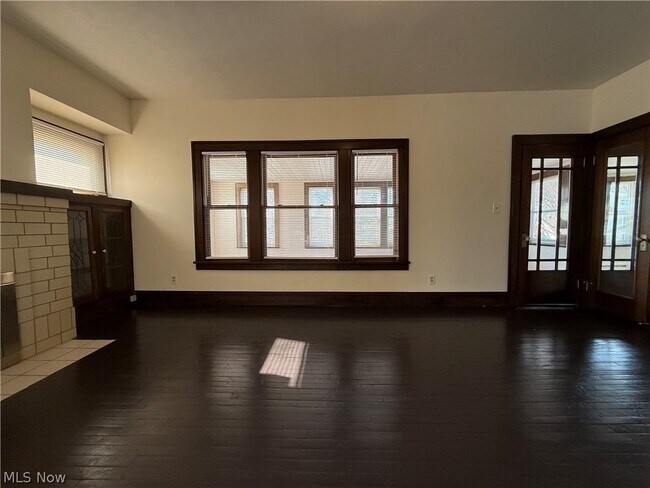 Foto del edificio - 9405 Bancroft Ave