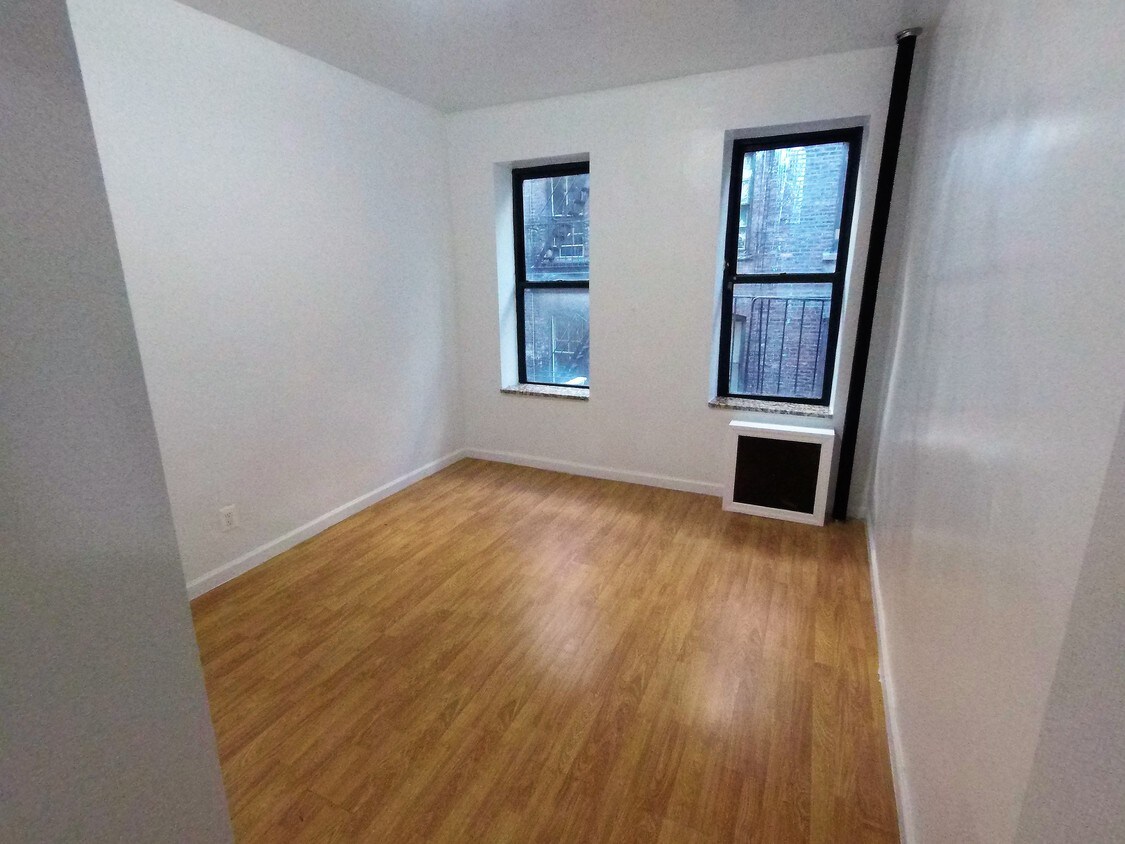 Primary Photo - 321 E 108th St