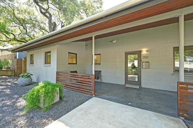 Building Photo - 701 Brownlee Cir