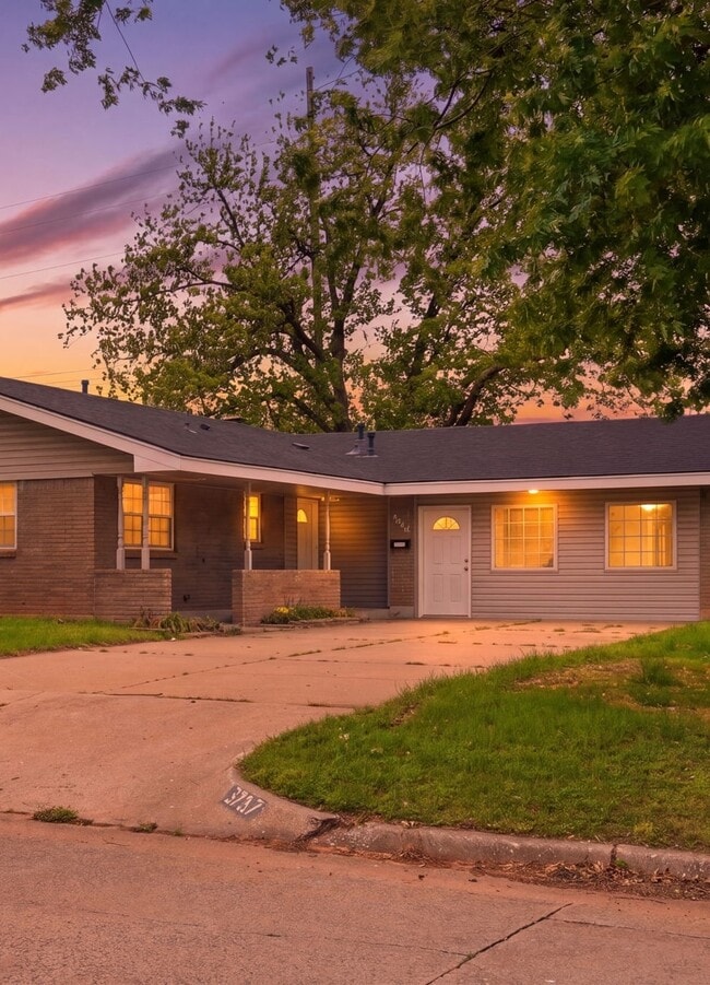 Building Photo - 3717 N Eagle Ln