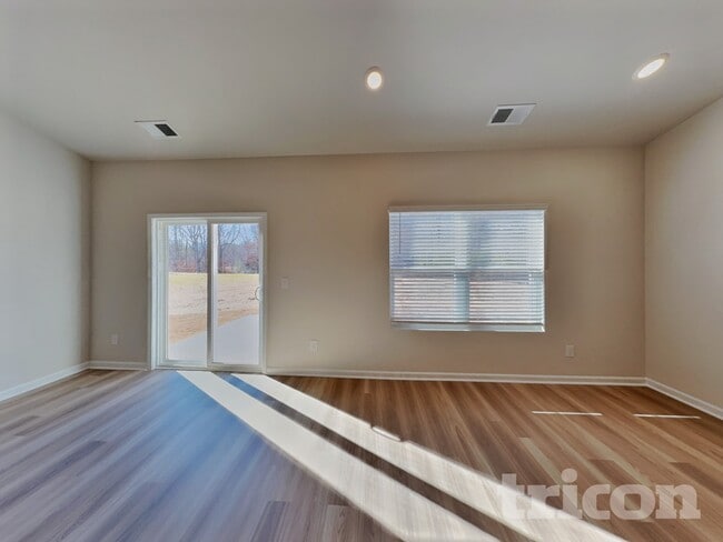 Foto del edificio - 107 Neuse Holw Ct