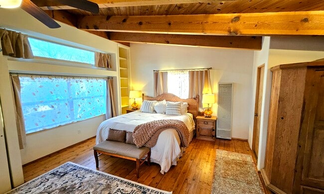 Building Photo - 409 La Joya Rd