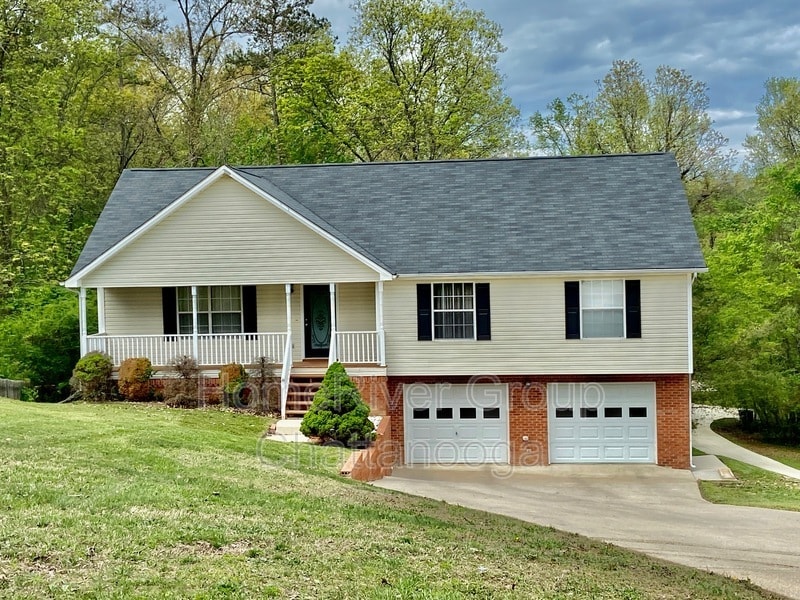 9411 Sugar Pine Dr, SoddyDaisy, TN 37379 House for Rent in Soddy