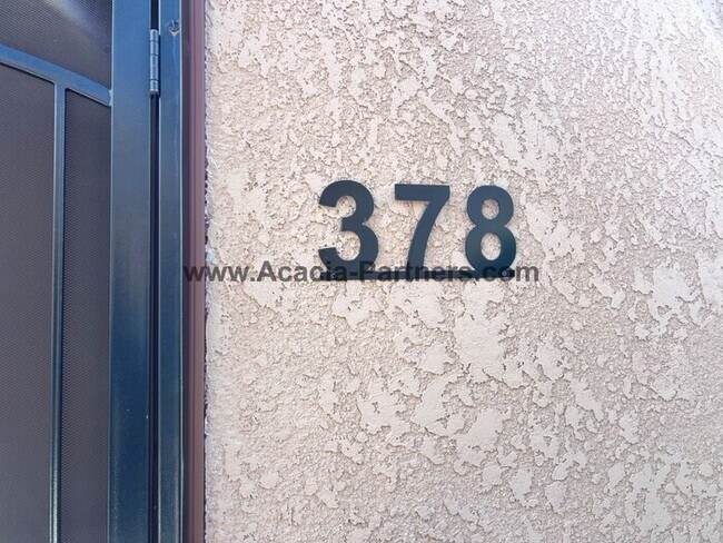 Building Photo - One Bedroom Condo