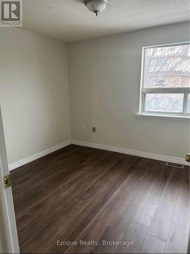 Building Photo - 75 Strathaven Dr