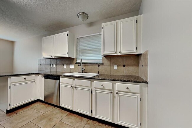Foto del edificio - 22623 Red Pine Dr