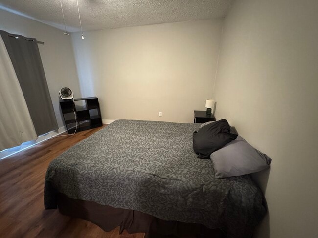 Foto del edificio - 310 S Riverfront St