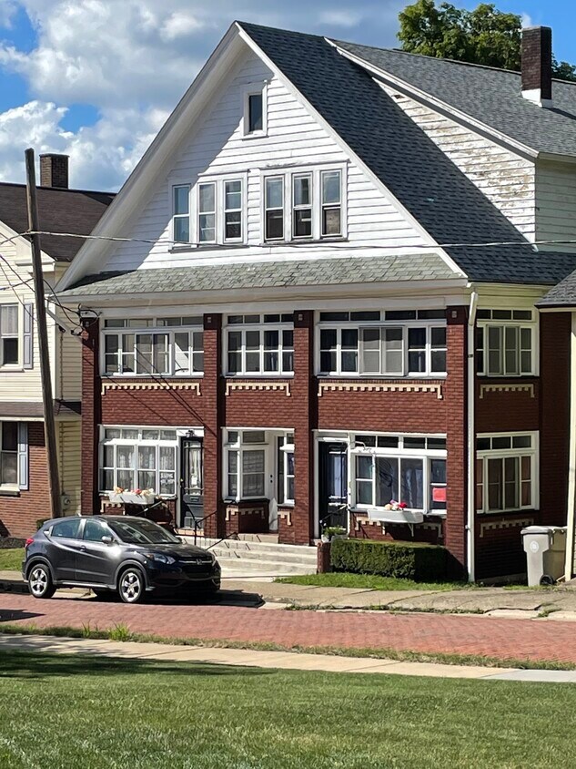 379 E Center St Unit 4, Meadville, PA 16335 Apartments in Meadville