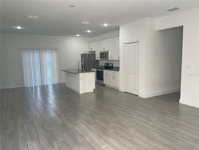 Foto del edificio - 104 W Greenbriar Pl