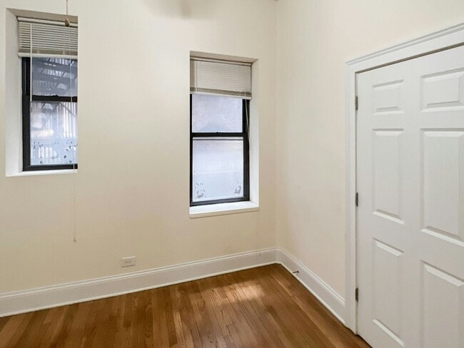 Building Photo - 873 W Lill Ave