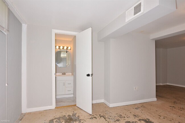 Building Photo - 3 br, 1.5 bath House - 805 Shepley Dr