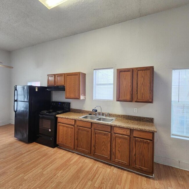 Building Photo - 318 Aransas Ave, 1