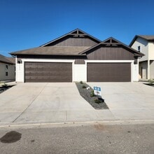 Building Photo - 222 Nespral Dr