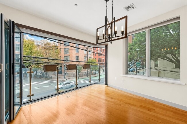 Building Photo - 296 Grand St