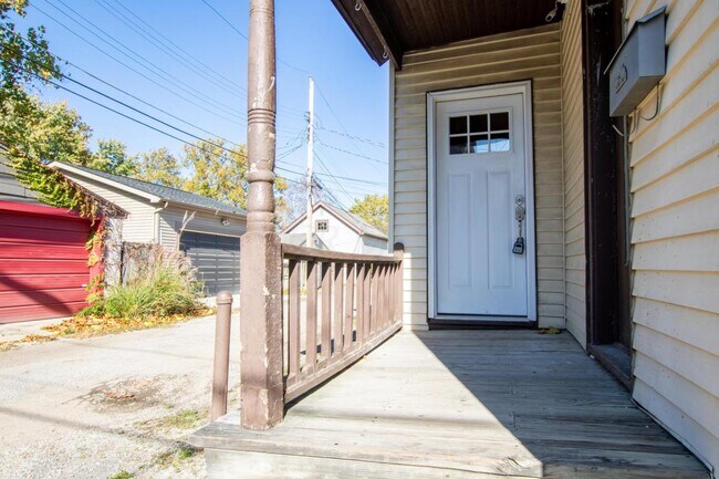 Building Photo - 907 Beech St