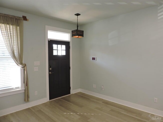 Building Photo - 1058 W Brainerd St