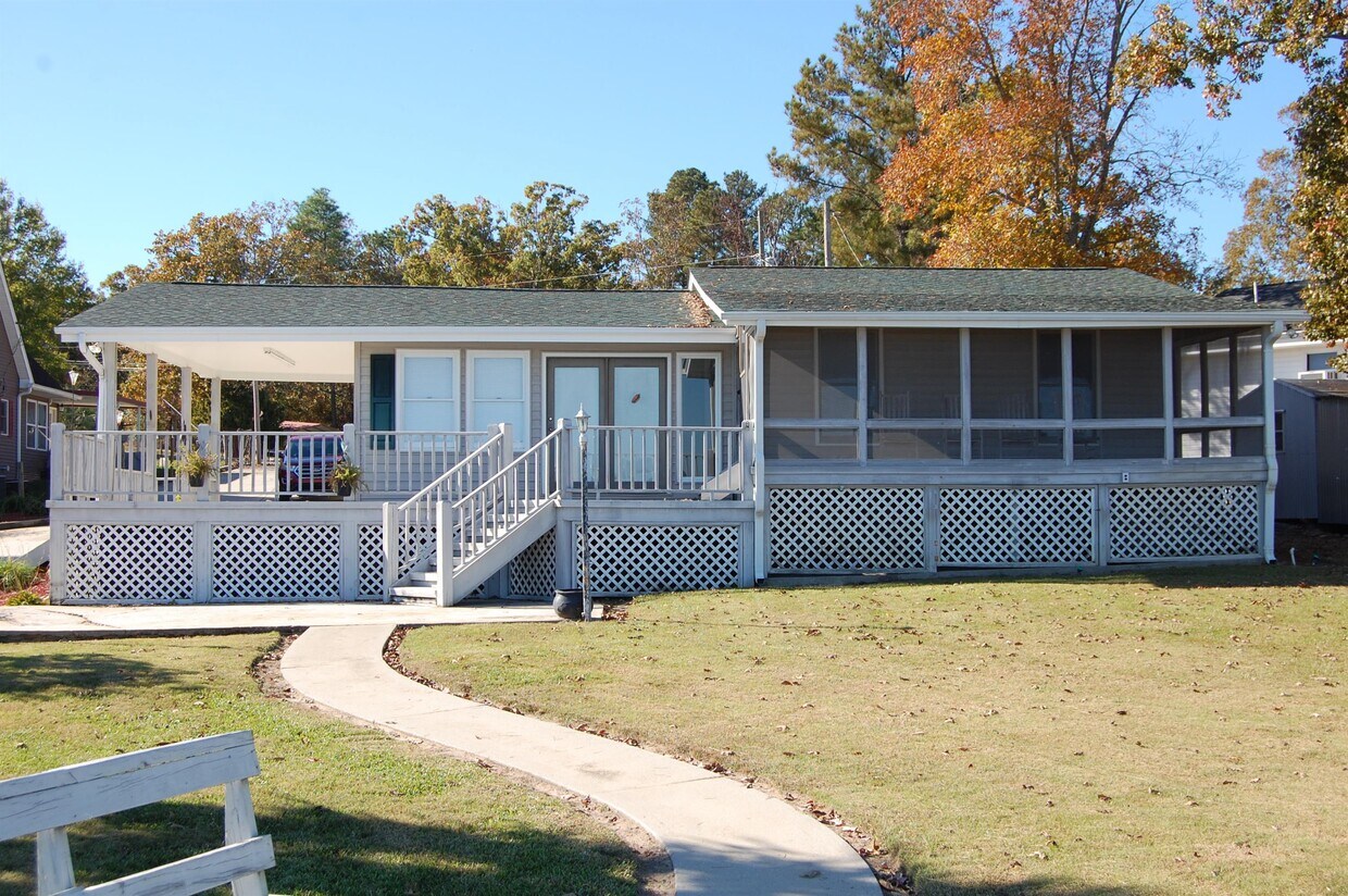 Foto principal - 180 Lakeshore Dr