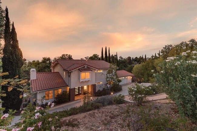 Building Photo - 5 br, 4 bath House - 1239 La Peresa Dr