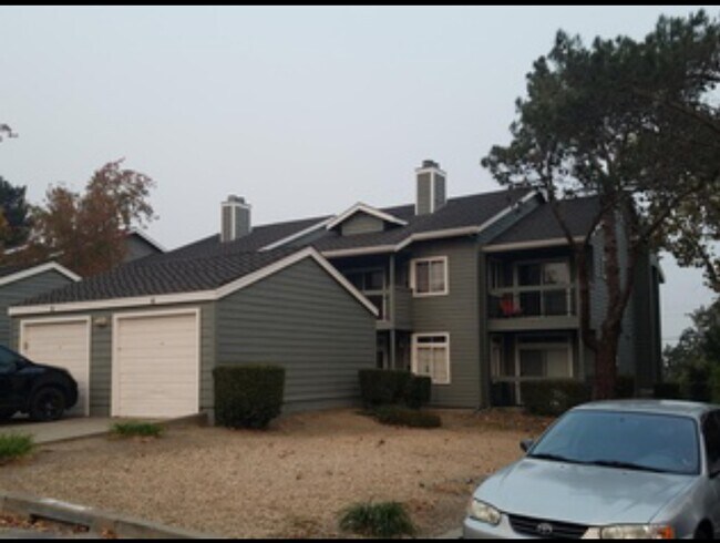 Building Photo - 7595 Canyon Meadows Cir
