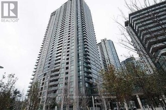 Building Photo - 215 Fort York Blvd
