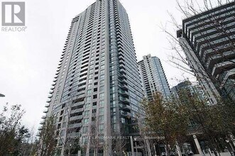 Building Photo - 215 Fort York Blvd