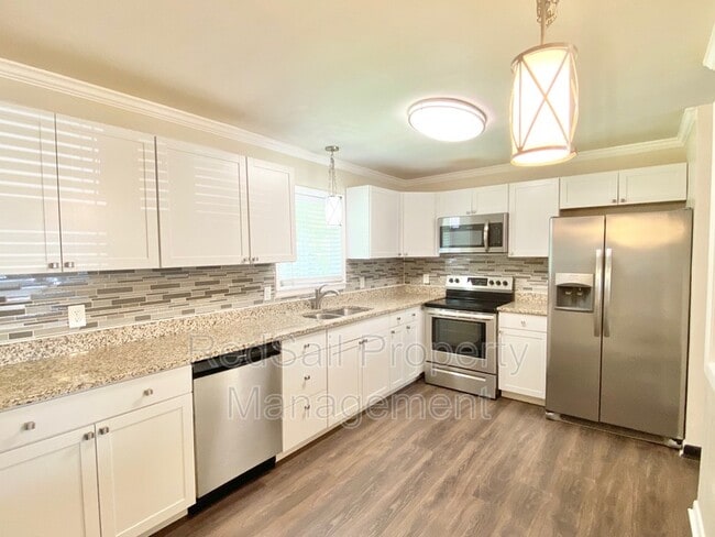 Building Photo - 37 Pennwood Dr