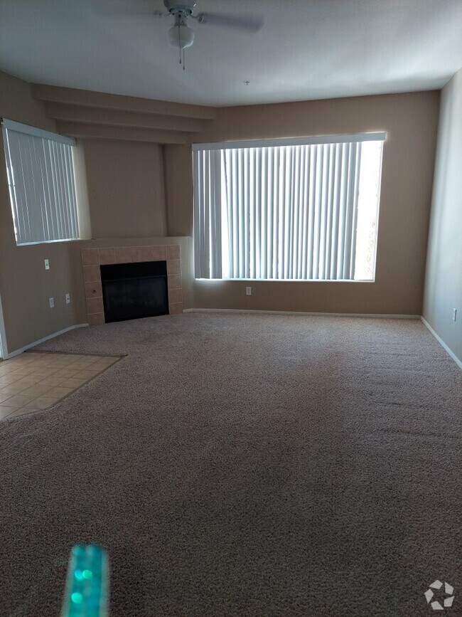 Sierra Vista Ranchos Apartments for Rent with Washer & Dryer Las