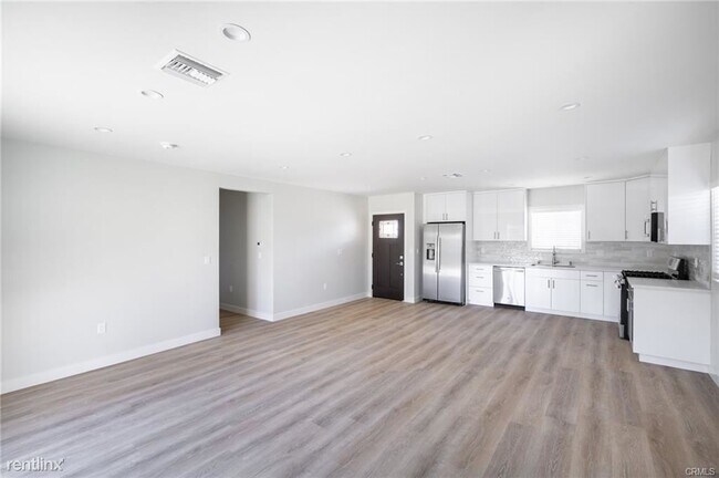 Foto del edificio - 2 br, 2 bath House - 9244 Wystone Avenue
