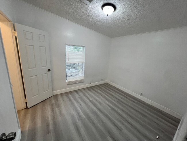 Foto del edificio - 825 SW 6th Ave