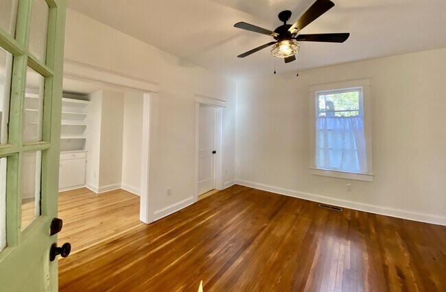 Building Photo - 613 Holloway St