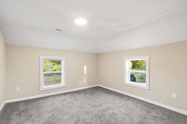 Foto del edificio - 1310 Oakwood Ave