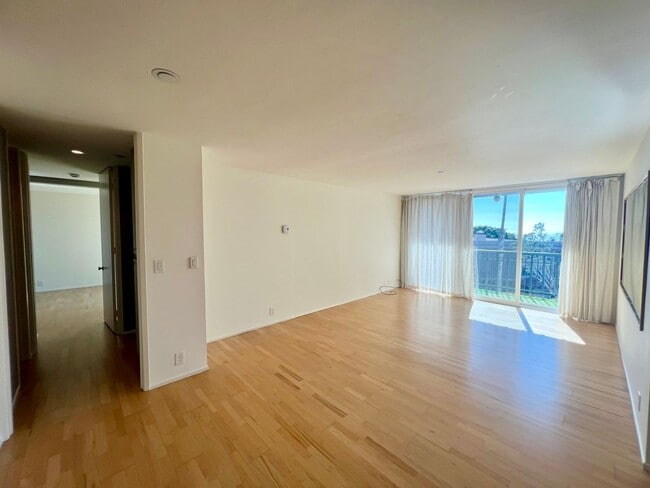 Foto del edificio - 2 Bed / 2 Bath Condo with Panoramic Ocean ...