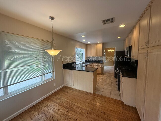 Foto del edificio - 6033 Tahoe Pl