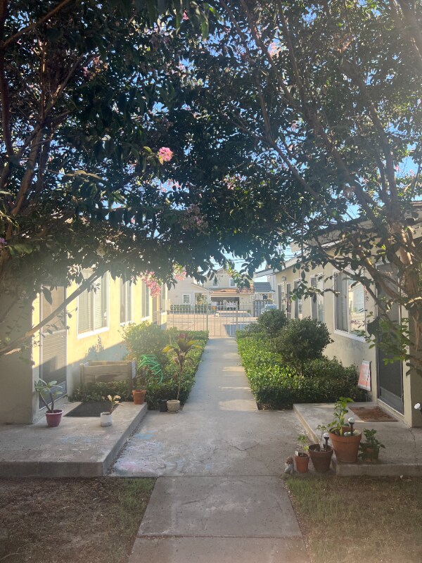 Foto principal - 370-370 W Truslow Ave