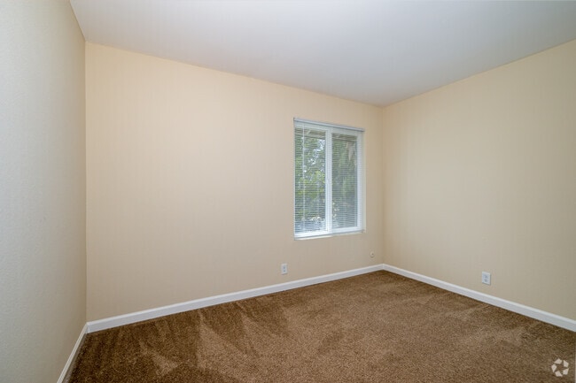 2BR, 1BA - 760SF - Pinewood Apartments