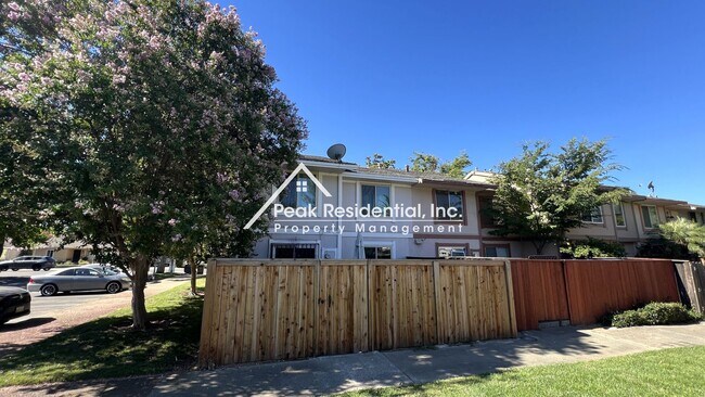 Building Photo - Very Nice 3bd/1.5ba Townhouse near UCD Med...